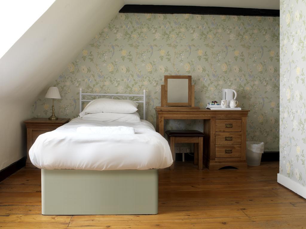 The Bull Hotel Maidstone/Sevenoaks 로섬 객실 사진