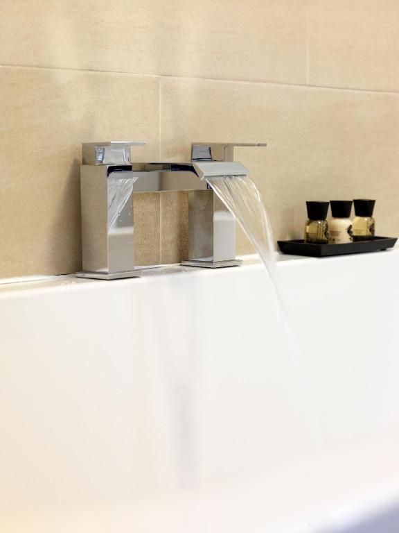 The Bull Hotel Maidstone/Sevenoaks 로섬 외부 사진